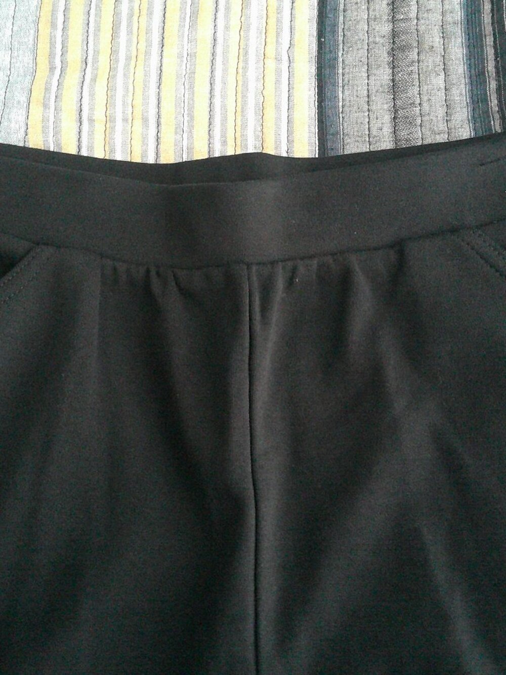 Kim Rogers Black knit shorts  with pockets    Size Medium NWT